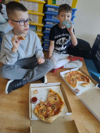 588956584_852535537528021_8180835050458011739_n