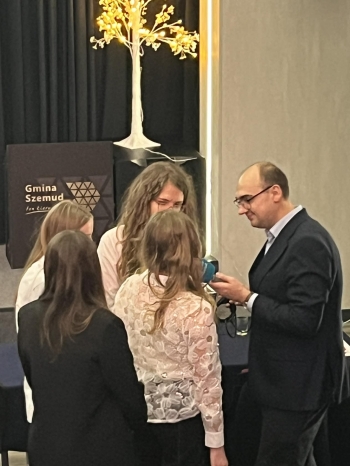 8dce0a37-e838-418c-a54e-b1fdb4b2817f