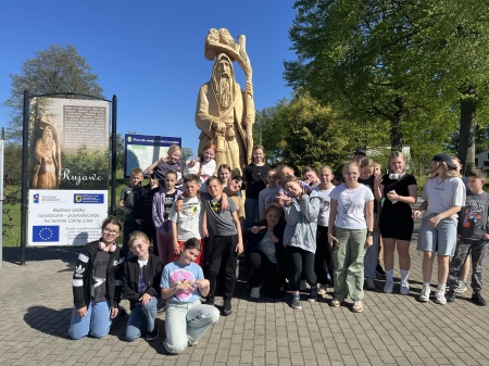 Wycieczka klasy V i VI do Aquaparku Reda i  Jumpcity w  Rumi