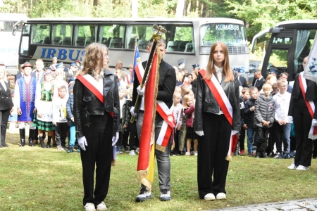 Hołd dla pomordowanych Kaszubów. Uroczystości przy pomniku w Kaliskach