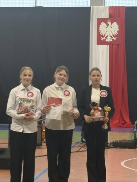 II miejsce naszych uczennic w Gminnym Konkursie Pieśni Patriotycznej w Kiełpinie...