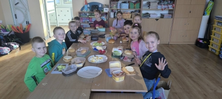 Dzień zdrowego śniadania w klasie pierwszej