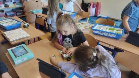 Pierwszaki programują:) - zajęcia z Robotyki :)