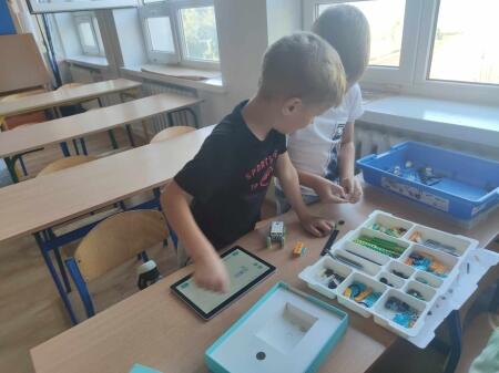Robotyka w klasie I - pierwsze zabawy z klockami Lego