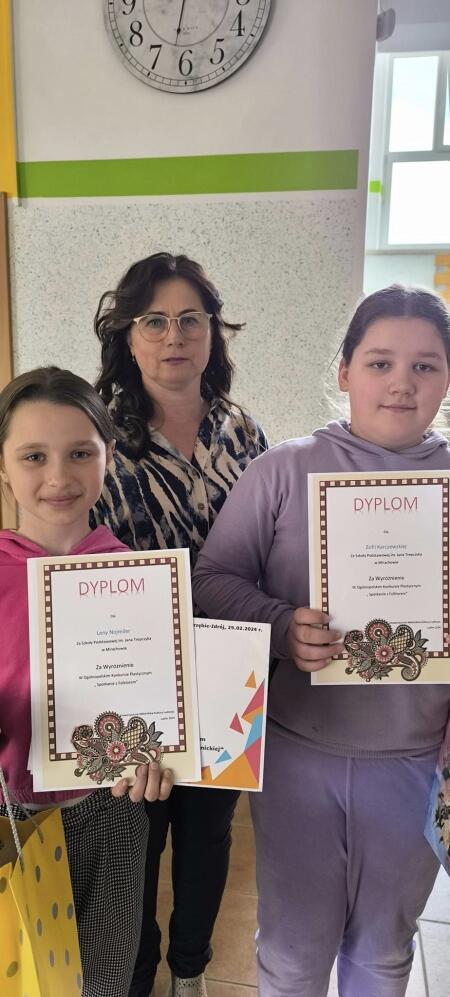 Sukcesy Trzecioklasistek w Ogólnopolskich Konkursach Plastycznych 
