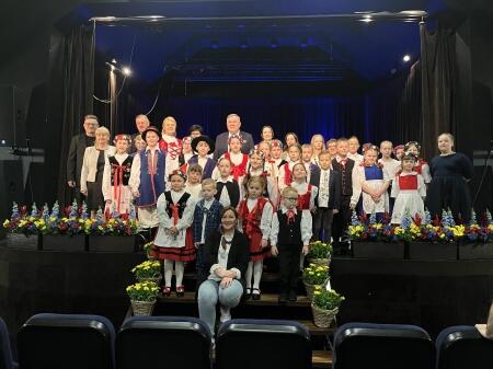 Sukces naszych uczennic w konkursie recytatorskim „ Rodnô mòwa”
